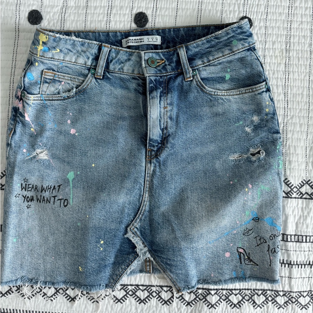ZARA Blue Denim Skirt with Paint Splatter - Picture 2 of 4